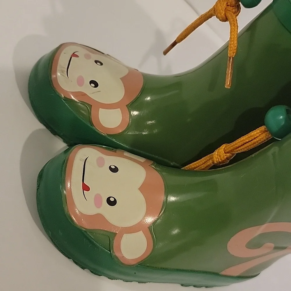 Monkey green rainboots size 5 kids infant toddler size 22 euro